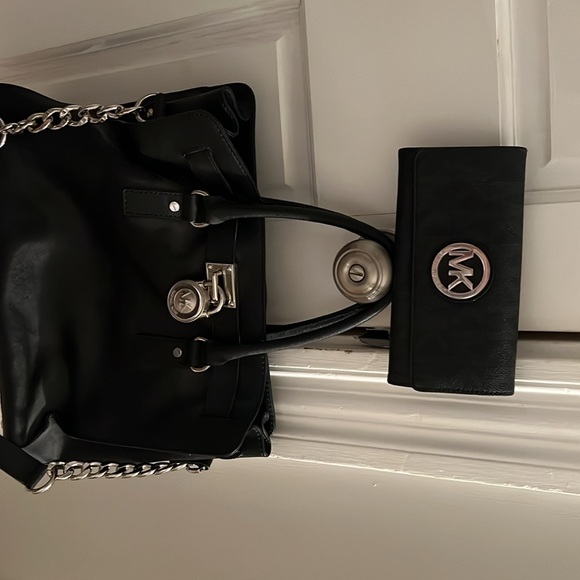 Black and silver Michael Kors bag and wallet. - Picture 3 of 4